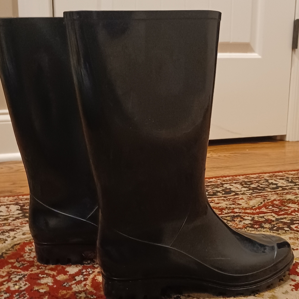 Gardening boots can be used as horse riding